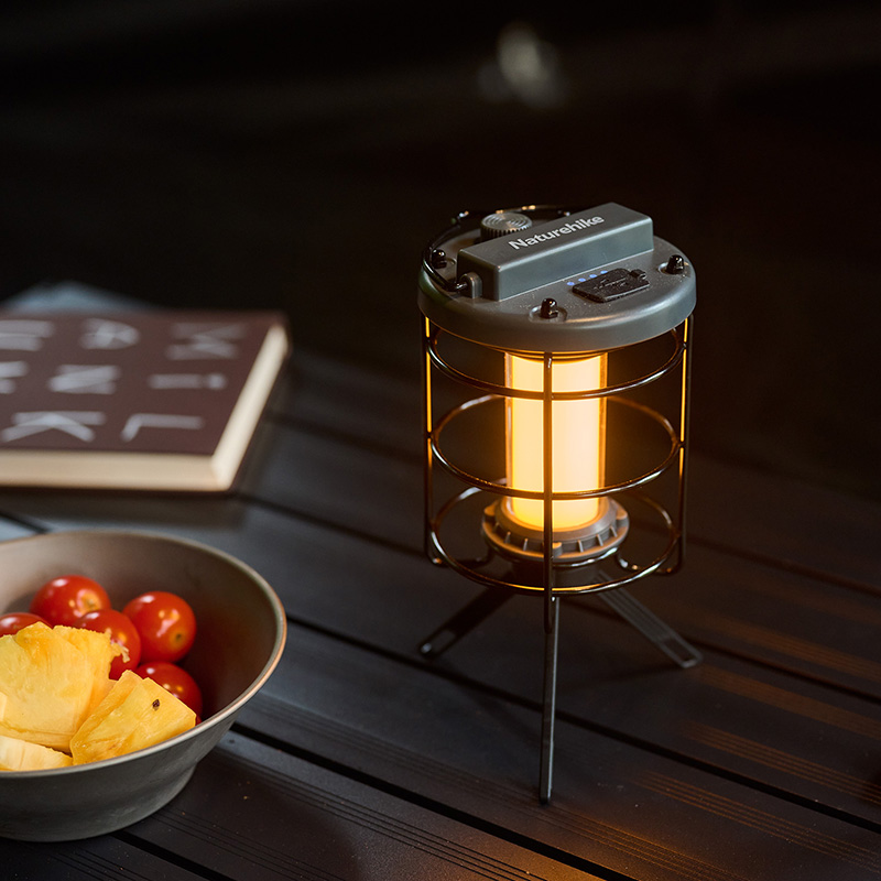 Naturehike kempingové LED svetlo s funkciou power banky 276g - čierna